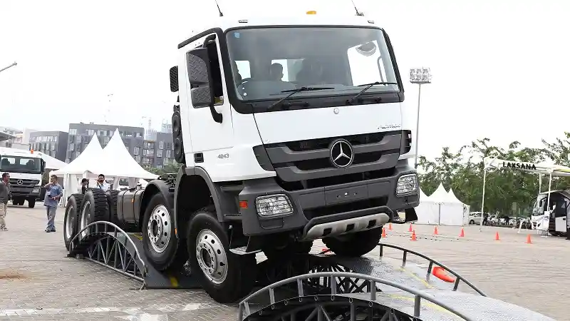 Berita - Mercedes-Benz Commercial Vehicle Expo 2017 : Pengunjung Bisa Test Drive Truk dan Bus Mercedes-Benz