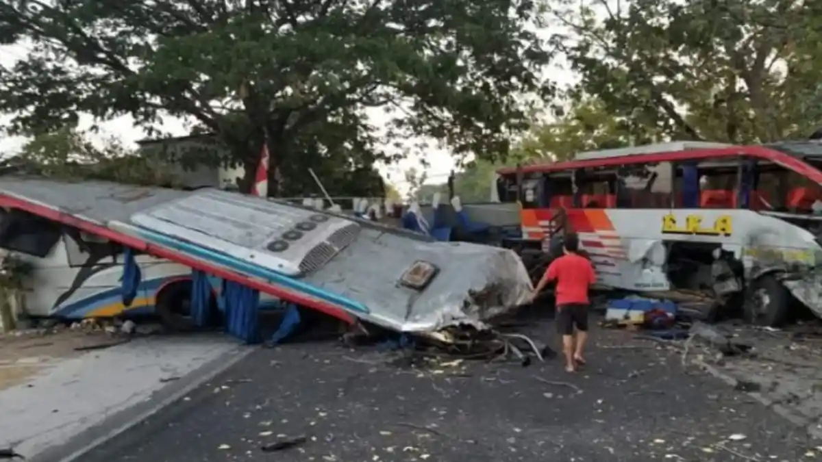 Berita - Fakta-fakta Bus Eka dan Sugeng Rahayu Tabrakan Hebat di Ngawi