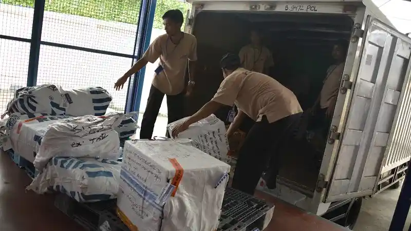 Berita - Kiriman Paket Trucking TIKI Kini Diperkuat 10 Armada Truk