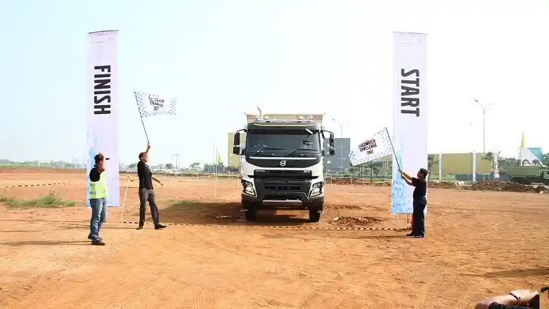 Foto - Ini Dia Para Jagoan Mengemudi Irit Truk Volvo