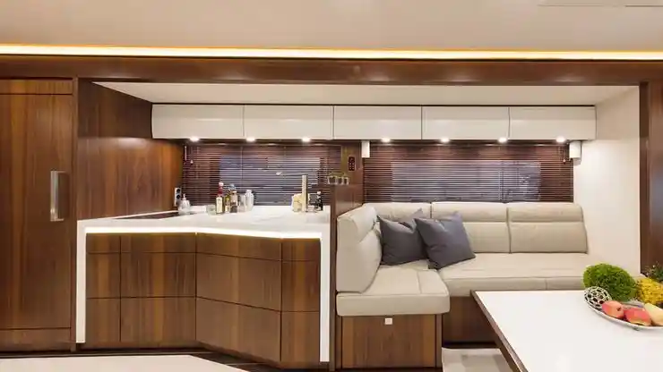 Foto - Home Bus Mewah Ini Dirakit dengan Basis Truk Mercedes-Benz Actros, Seperti Ini Penampakannya