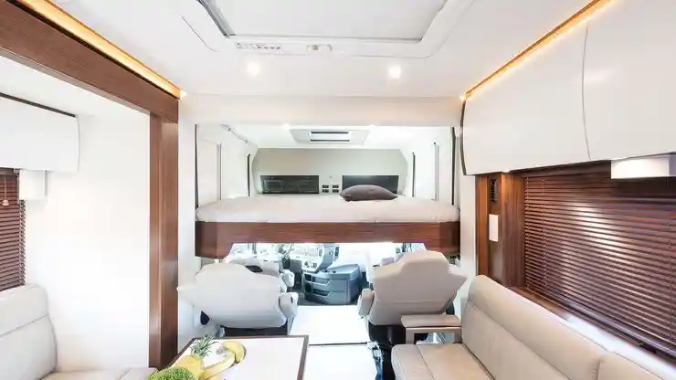 Foto - Home Bus Mewah Ini Dirakit dengan Basis Truk Mercedes-Benz Actros, Seperti Ini Penampakannya