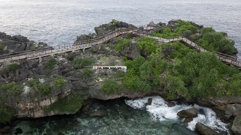 Foto - Daihatsu Terios 7 Wonders, Beautiful Sumba Exploration: Mencumbu Keelokan Danau Weekuri