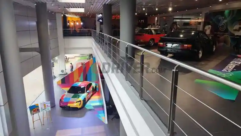 Berita - Perayaan 75 Tahun Porsche, Pamerkan Lini Terbaru Hingga Mobil Klasik