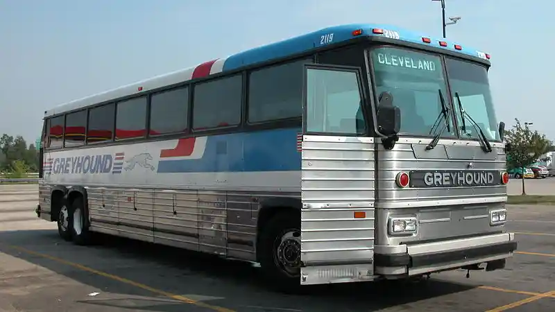 Foto - Greyhound, Bus Paling Terkenal Di Kolong Jagad