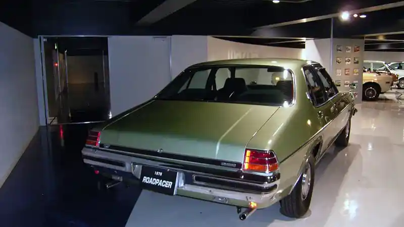 Foto - Mazda Roadpacer, Mobil Blasteran Yang Langka 