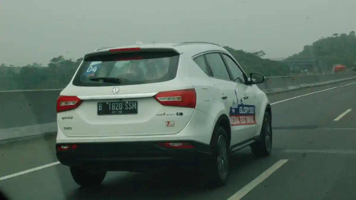 Foto - Adu Irit Almaz VS Glory 580