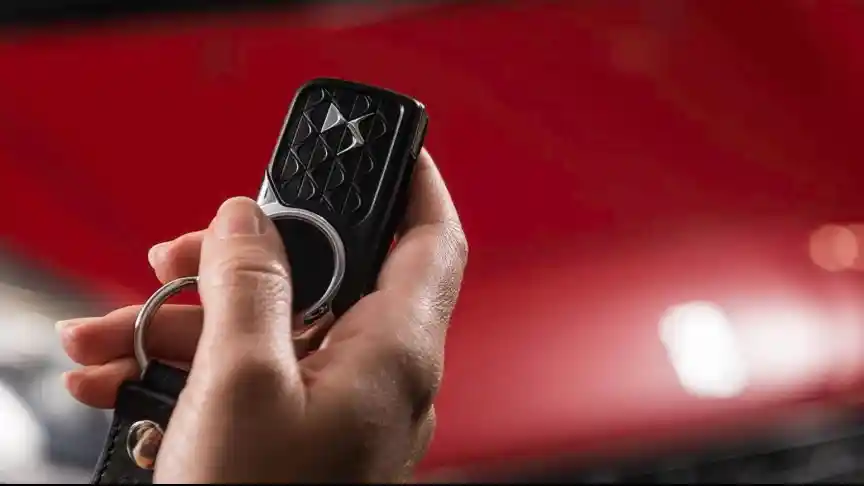 Berita - Uang Elektronik Ini Bukan Berwujud Kartu, Tapi Kunci Mobil!