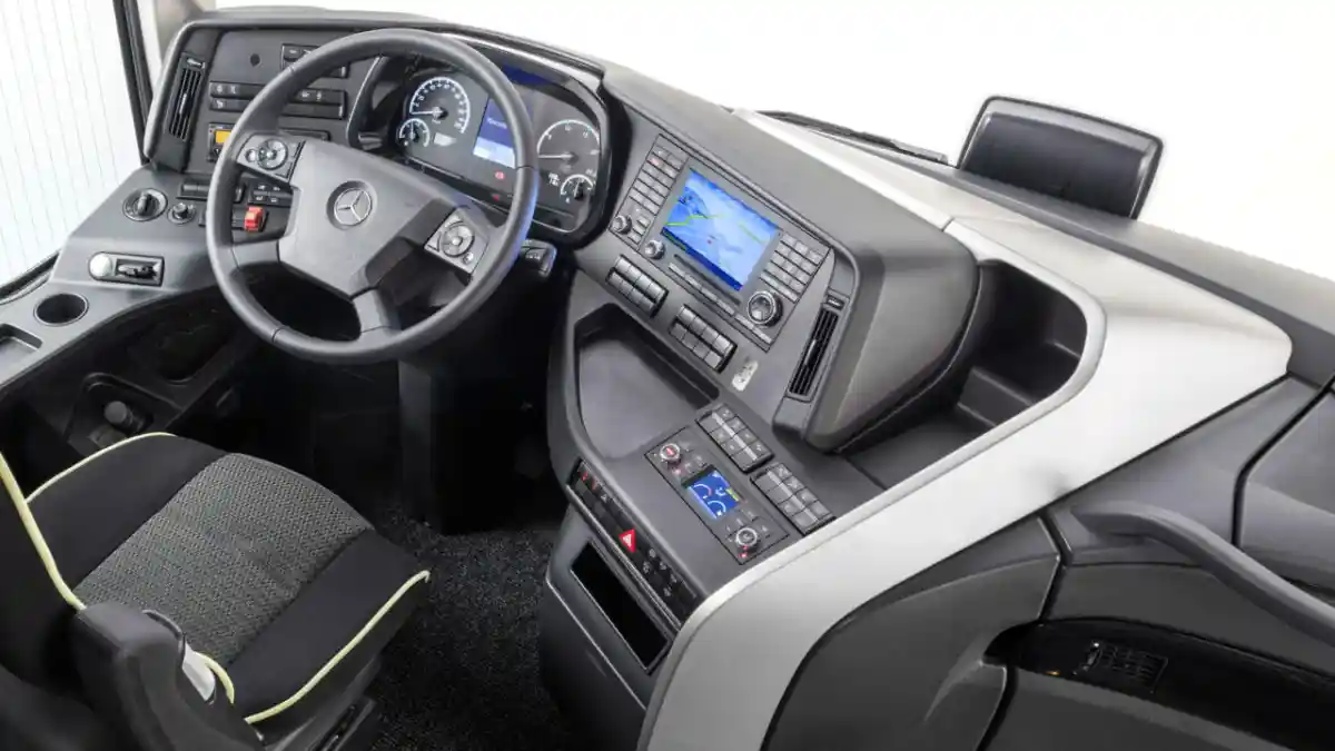 Foto - Mercedes-Benz Tourismo Generasi Ketiga Meluncur, Masih Pakai Teknologi Brake Assist Generasi Ketiga