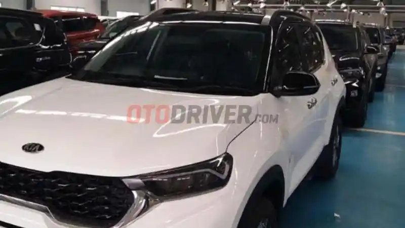 Foto - Belum Lama Diluncurkan, KIA Siapkan Penyegaran Untuk Sonet?