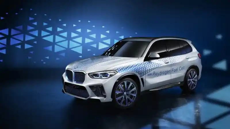Berita - BMW Akan Luncurkan X5 "Beremisi" Uap Air