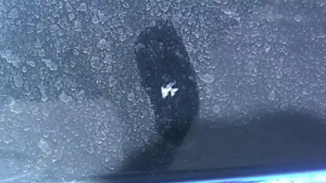 Tips - Hilangkan Jamur Kaca Mobil Sambil Menunggu Malam Pergantian Tahun