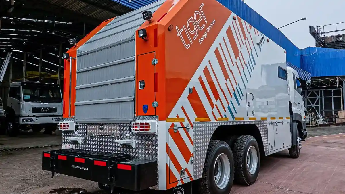 Foto - Delima Jaya Bikin Truk Wire Line Pakai Basis UD Trucks