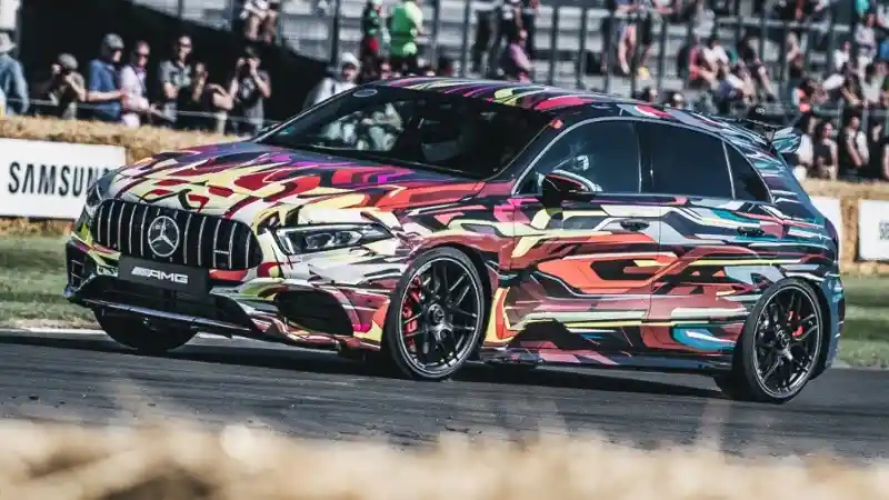 Foto - Keren! Mercedes-Benz Hadirkan Hatchback dengan Drift Mode
