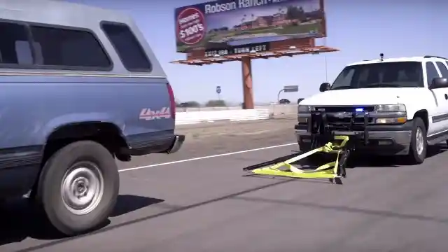 Foto - VIDEO: Ini Cara Polisi Menghentikan Penjahat yang Kabur Pakai Mobil