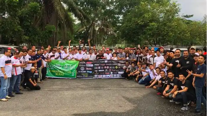 Berita - Komunitas Pemilik Hyundai Accent Berbuka Puasa Bersama Pengguna Jalan