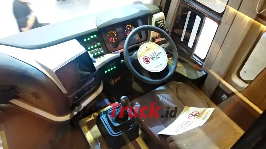 Foto - GIIAS 2024: Juragan 99 Trans Rilis Medium Bus Termewah 