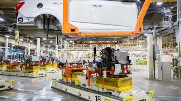 Foto - Bumblebee Ternyata Bekerja di Pabrik Chevrolet Thailand