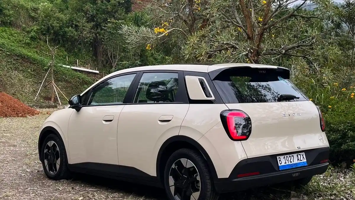 Foto - Kelebihan Dan Kekurangan Aion UT Digunakan Keluar Kota