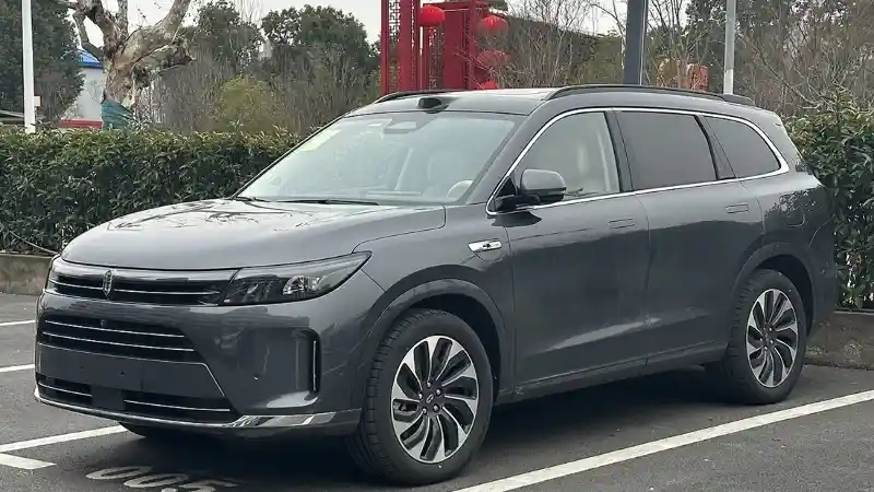 Foto - Mulai Tahun Ini DFSK Dan Seres Fokus Di Segmen Yang berbeda 