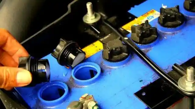 Foto - Aki Kering VS Aki Basah, Mana yang Lebih Awet?