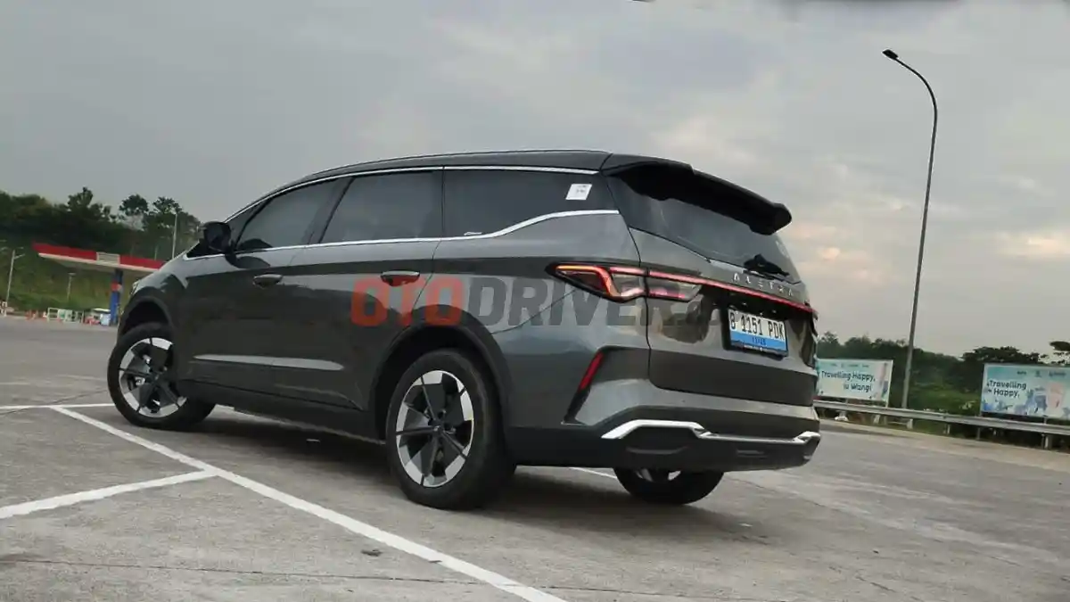 Foto - Tes Jalan Aletra L8 Sejauh 500-an Kilometer, Ruang Kabinnya Lega