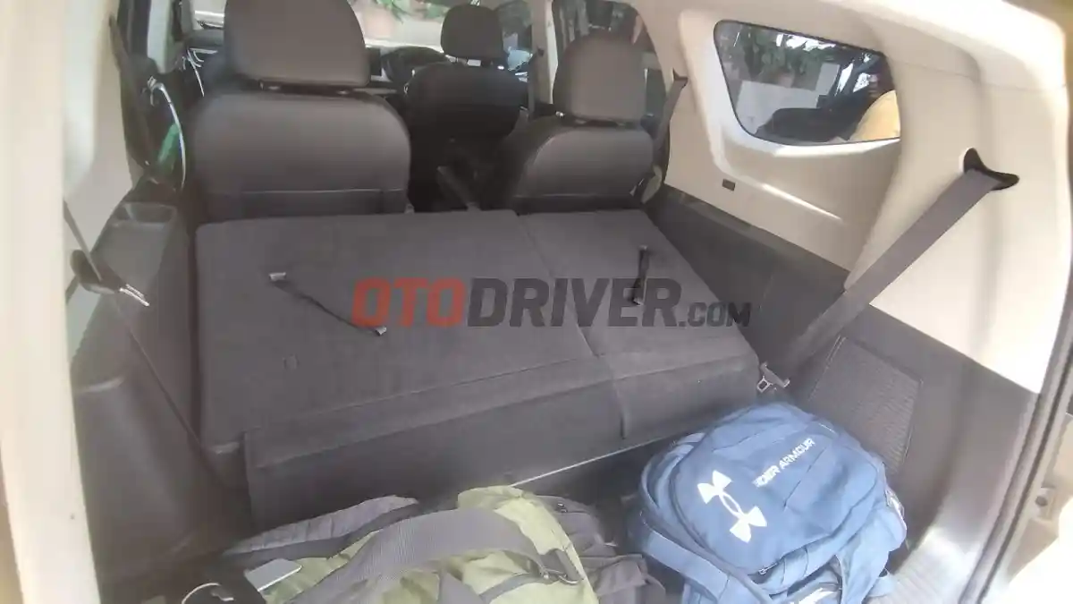 Foto - Tes Jalan Aletra L8 Sejauh 500-an Kilometer, Ruang Kabinnya Lega