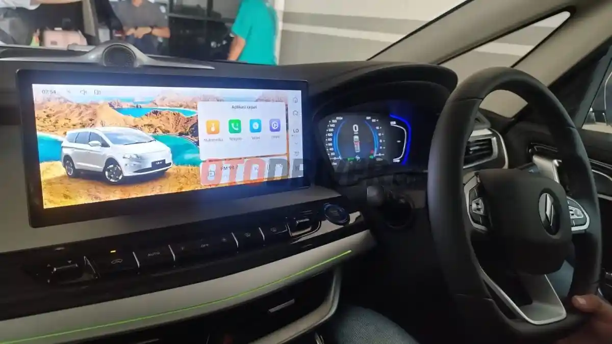 Berita - EV Aletra Suguhkan Tombol Fisik Untuk Pengoperasian, Ini Alasannya