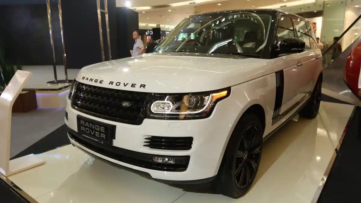 Foto - Naik Garuda Indonesia, Diantar Jemput Jaguar XJ dan Range Rover