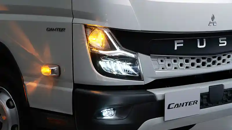 Foto - Desain Terbaru Kabin Mitsubishi Fuso Canter
