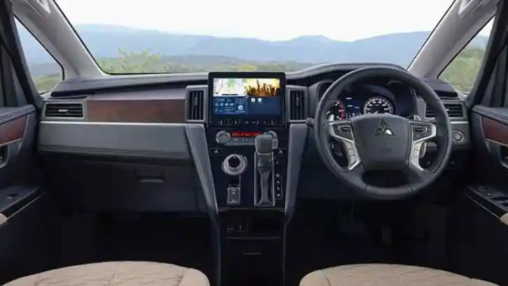 Foto - Mitsubishi Delica Terbaru Resmi Muncul, Sekedar Facelift