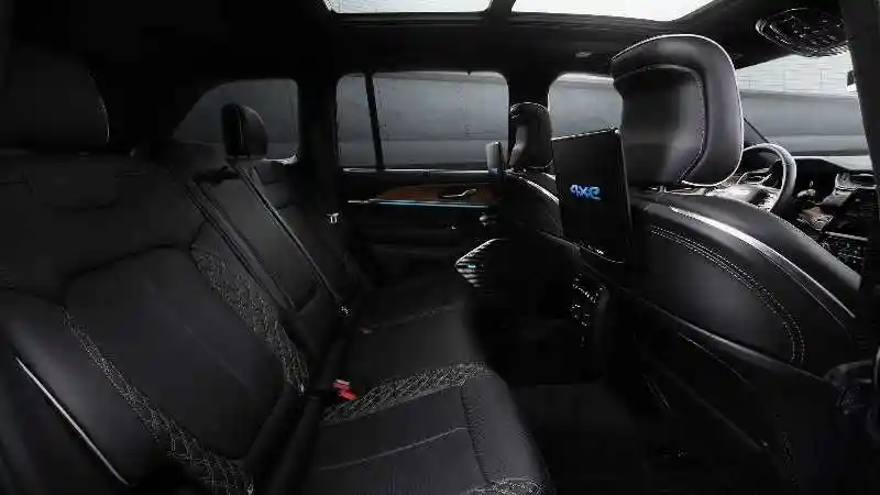 Foto - All New Jeep Grand Cherokee Meluncur. Punya Tiga Pilihan Mesin 