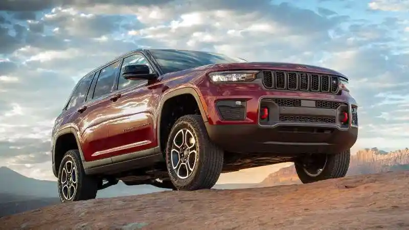 Berita - Setelah Wrangler, Grand Cherokee Juga Kena Recall Karena Masalah Lampu Utama