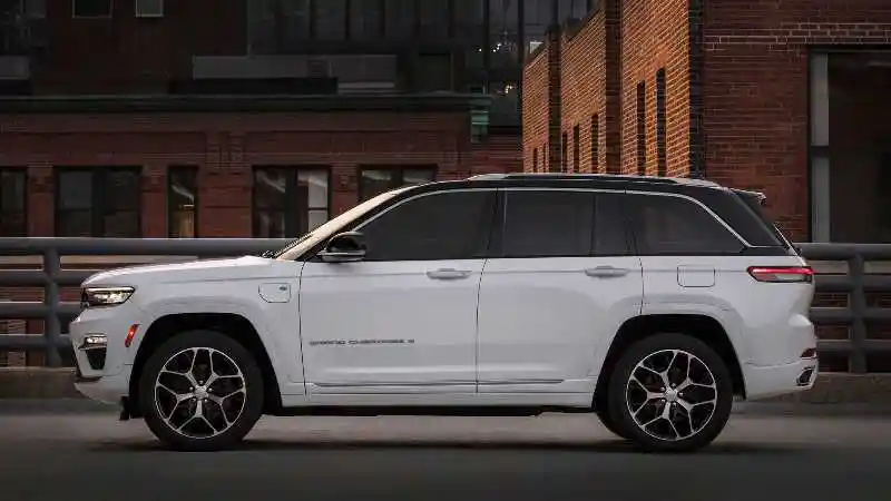 Foto - All New Jeep Grand Cherokee Meluncur. Punya Tiga Pilihan Mesin 