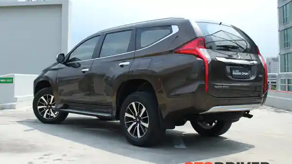 Foto - FIRST DRIVE: Mitsubishi All New Pajero Sport Dakar 4x2 A/T Spek Indonesia