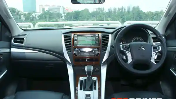 Foto - FIRST DRIVE: Mitsubishi All New Pajero Sport Dakar 4x2 A/T Spek Indonesia