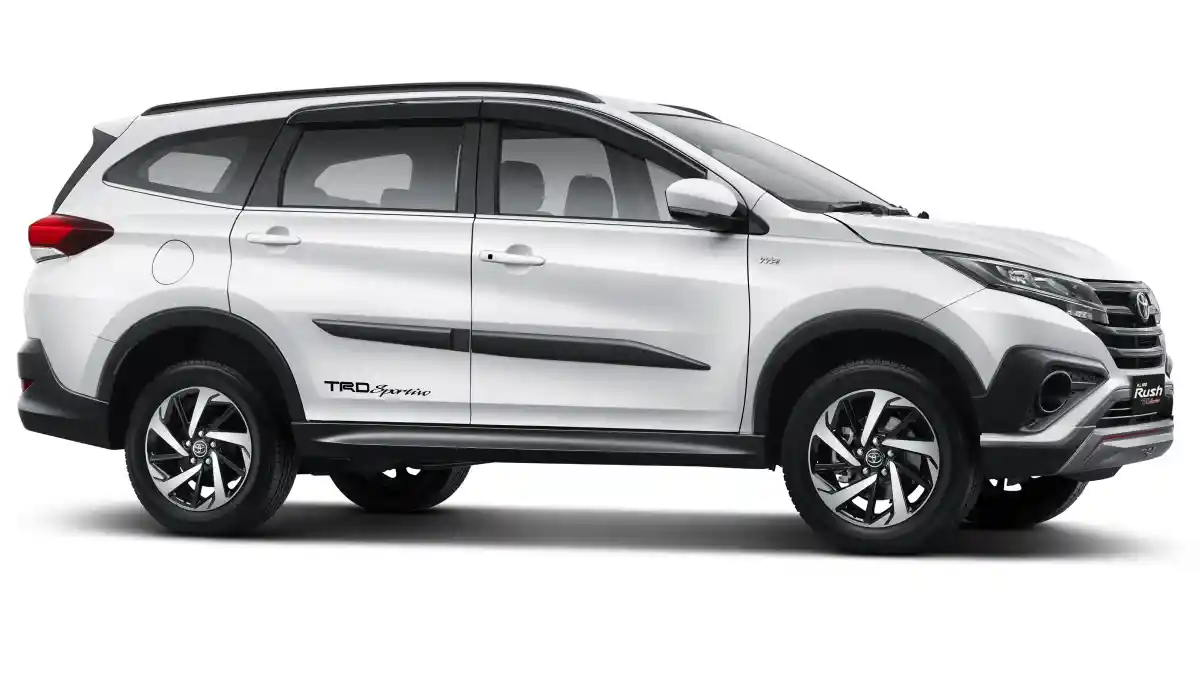 Foto - Inilah Berbagai Mobil Dalam Range Harga Wuling Cortez