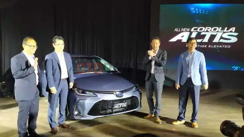 Berita - GALERI: All New Toyota Corolla Altis Hybrid 