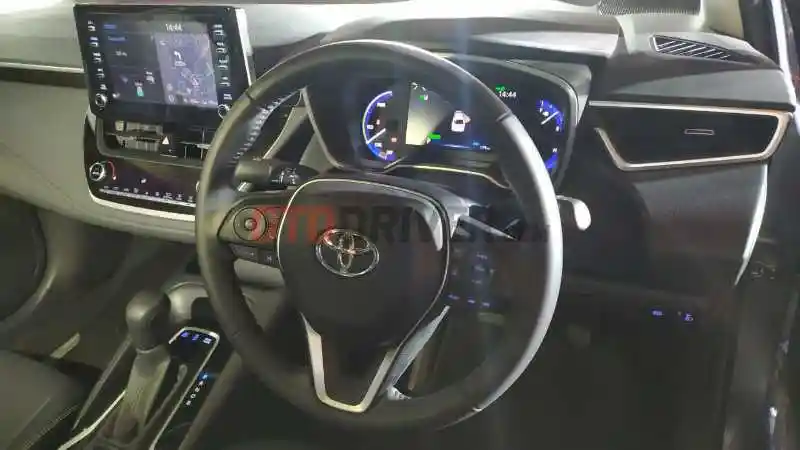 Foto - Sebelum Kehadiran Versi Crossover, Simak 3 Hal yang Bikin Toyota Tetap Pasarkan Corolla Altis