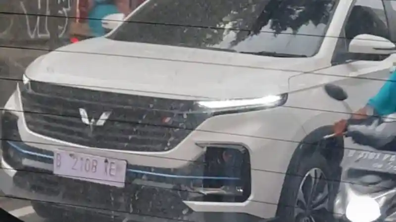 Berita - Wuling Almaz Hybrid Nampak Di Jalanan Jakarta