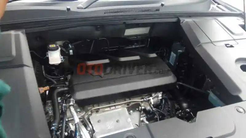 Foto - Komparasi Spek DFSK Glory i-Auto VS Wuling Almaz