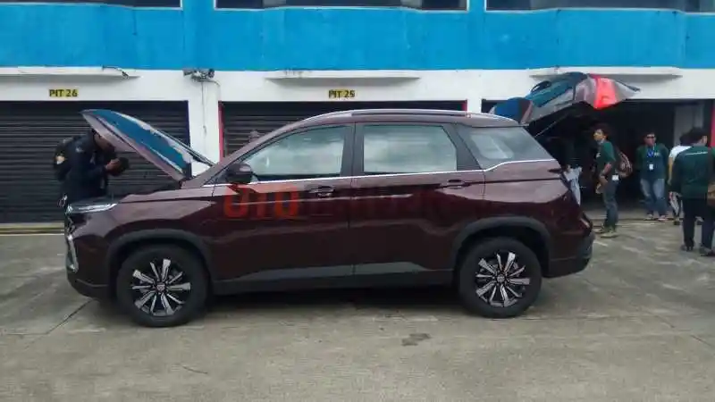 Berita - Foto Detail Wuling Almaz 1.500 CC CVT (16 Foto)