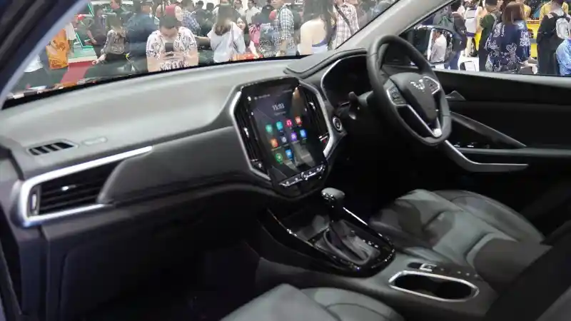 Foto - Irit Harga & Irit Bensin Ala Wuling Almaz Hybrid. Ini Dia Kata Konsumennya