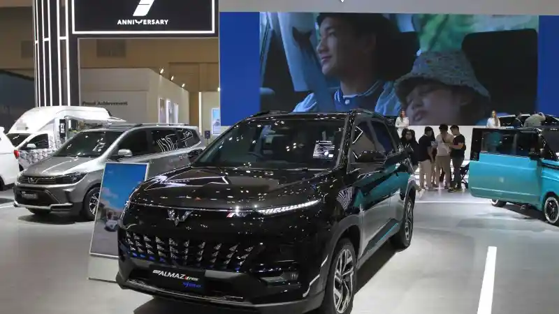 Foto - Irit Harga & Irit Bensin Ala Wuling Almaz Hybrid. Ini Dia Kata Konsumennya