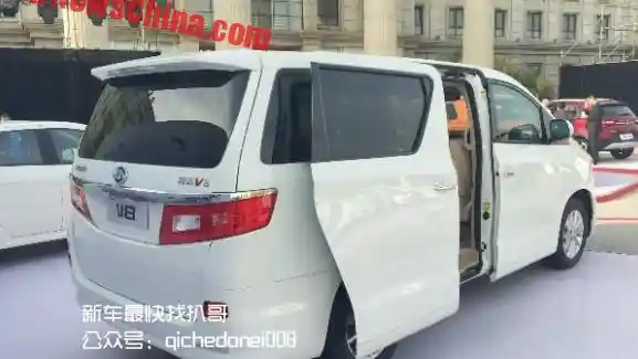 Foto - Ruili DoDa V8, Jiplakan Toyota Alphard Buatan Cina
