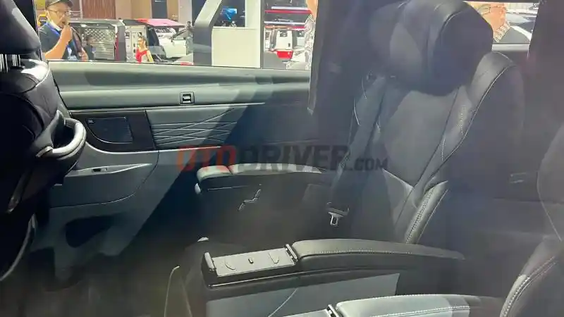 Foto - Toyota Alphard Hybrid Resmi Meluncur di GIIAS 2023