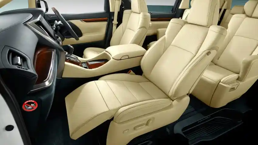 Tips - 5 Perilaku Berikut Bisa Memperpendek Usia Jok Kulit Mobil