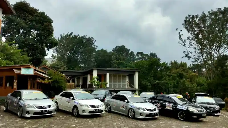 Foto - Komunitas Toyota Altis Sikapi Maraknya Kecelakaan Tol Cipali