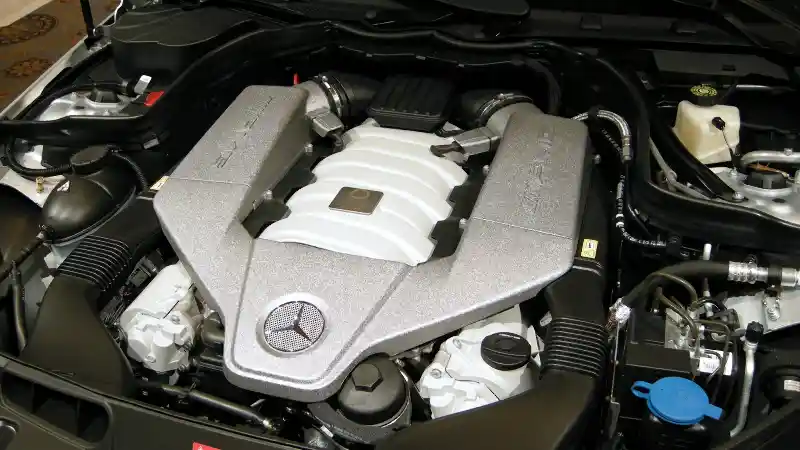 Foto - Tips Aman Mencuci Mesin Mobil