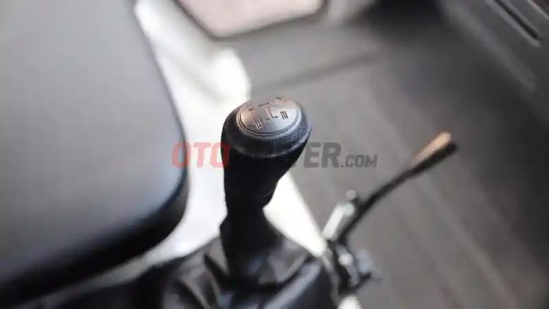 Foto - Mencoba Mobil Pedesaan Rakitan Dalam Negeri